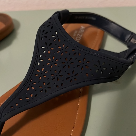 NWOT Arizona Jean Co Slingback Flat Thong Sandal - 7 - Picture 2 of 3
